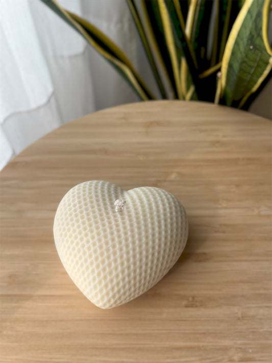 Vela Decorativa Corazón Tejido – Cera de Soja (2 Tamaños)