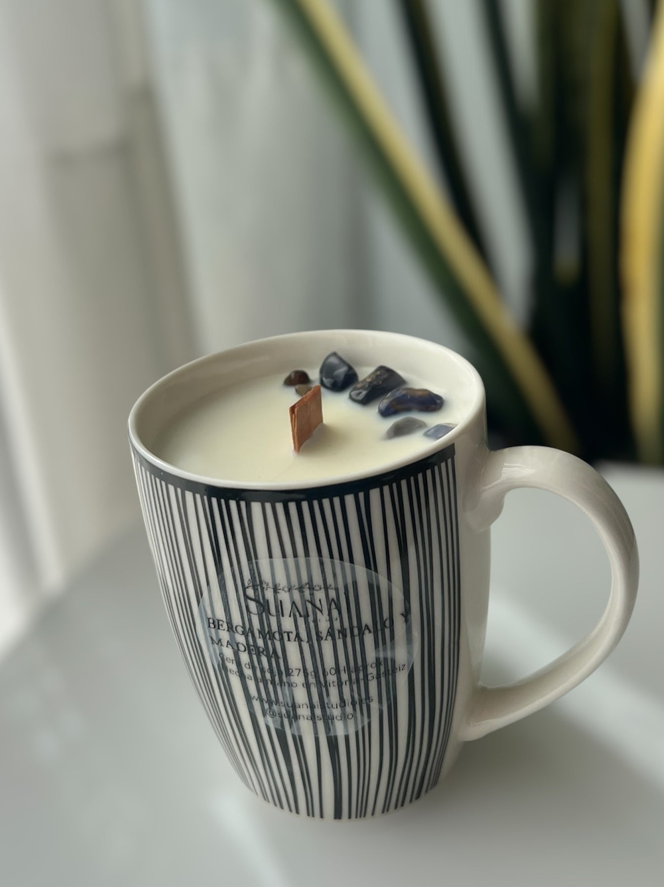 Aura de Bergamota-Vela artesanal en taza con obsidiana negra