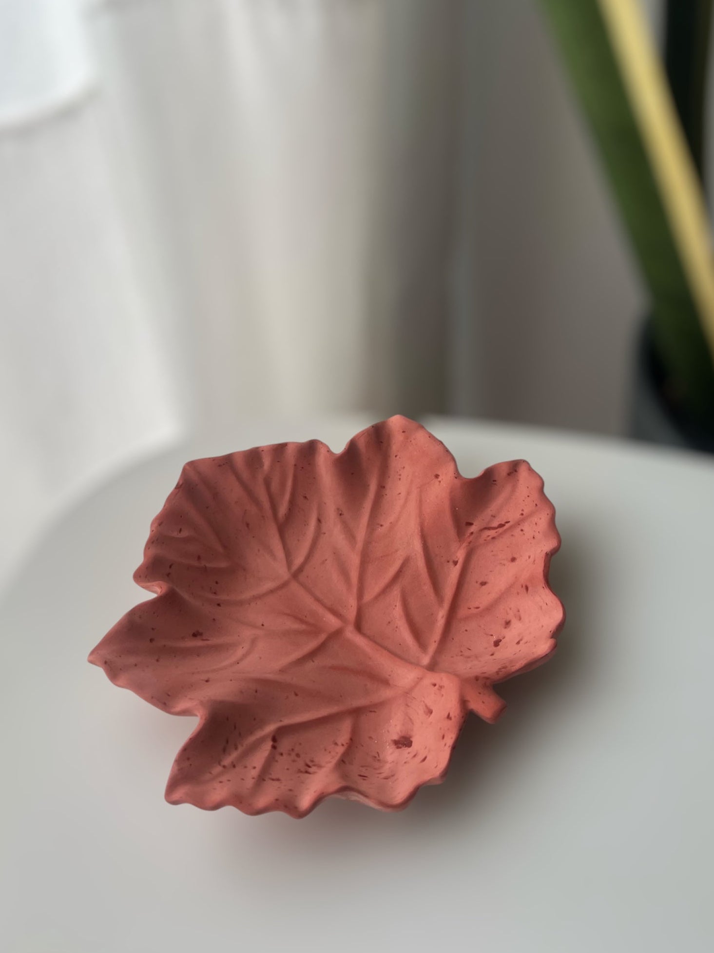 Bandeja artesanal de alabastro – Hoja de Arce