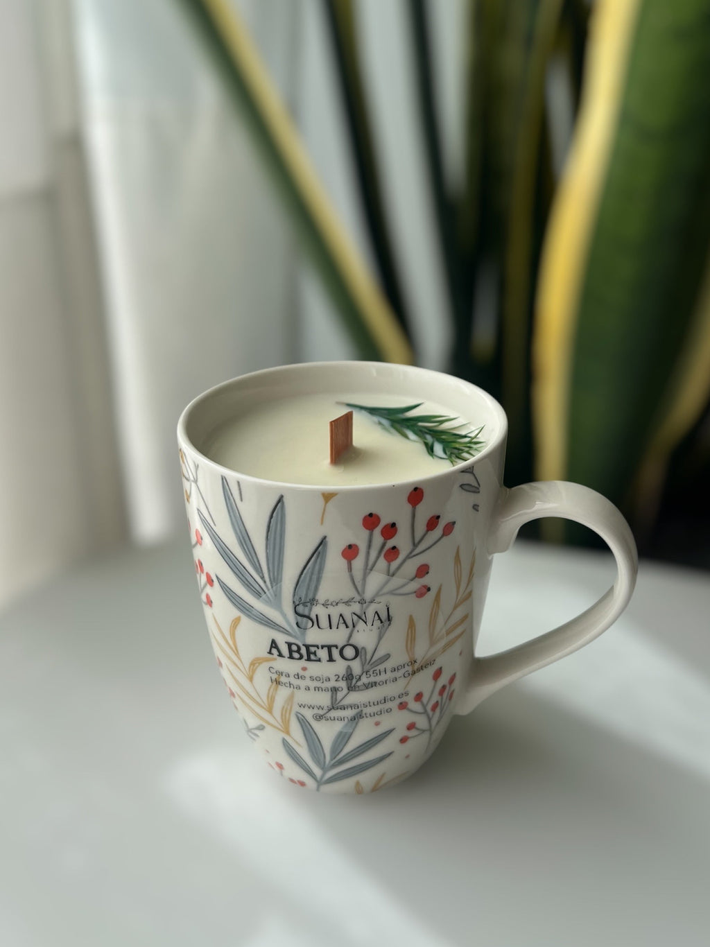 Vela en Taza Abeto - Cera de Soja y Mecha de Madera