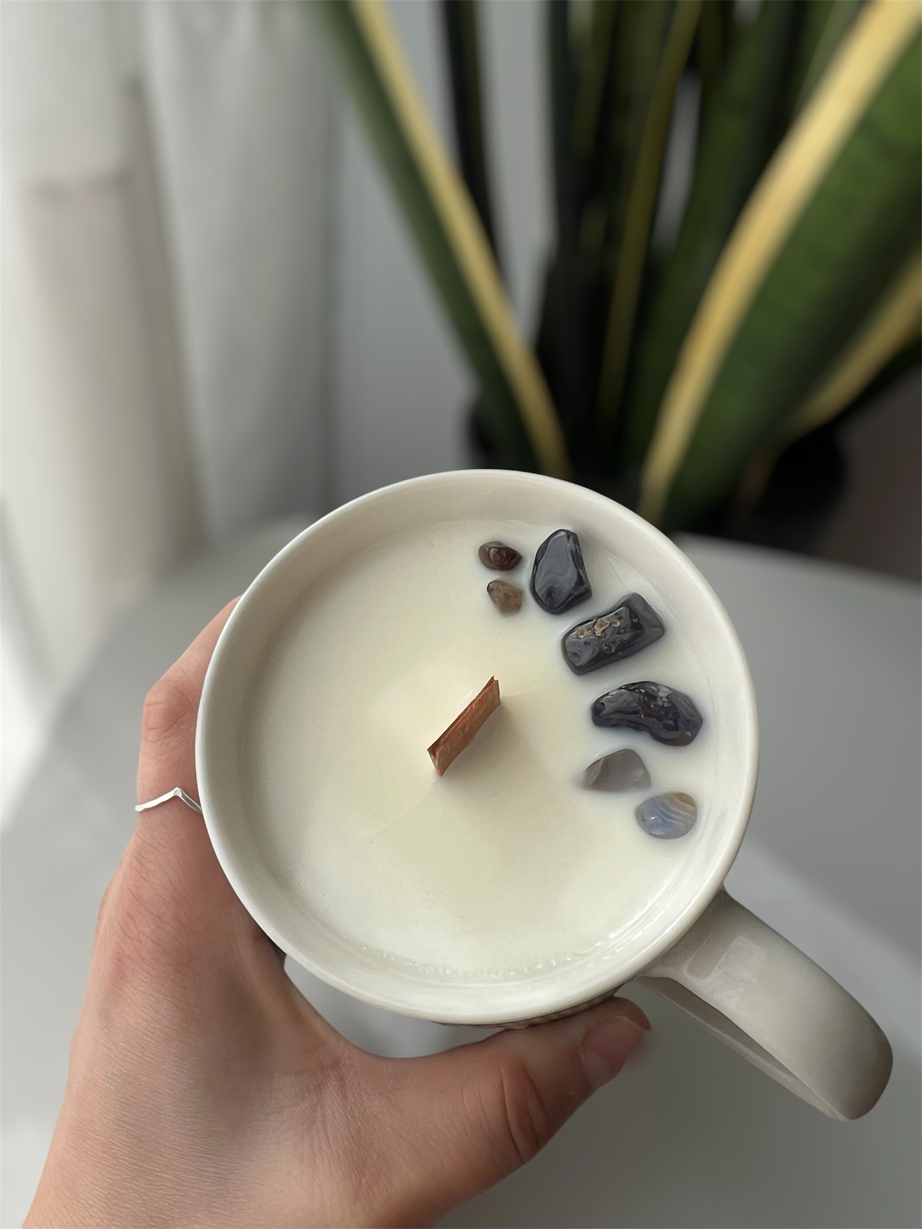 Aura de Bergamota-Vela artesanal en taza con obsidiana negra