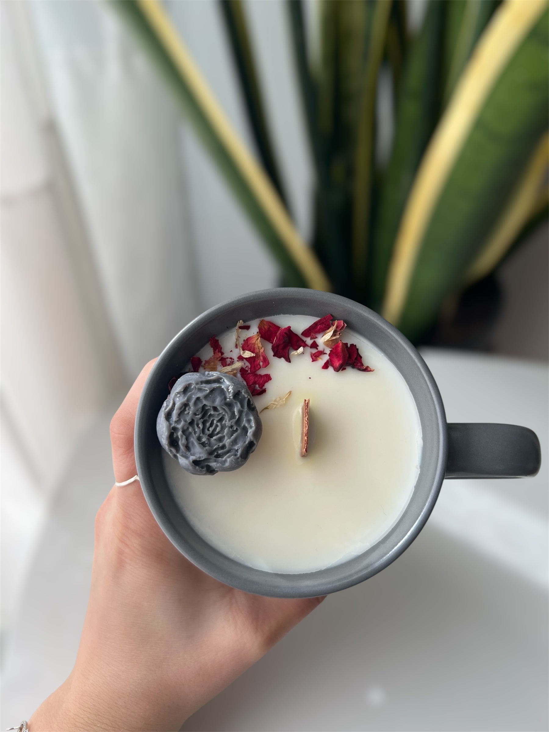 Vela Taza Orquídea Negra – Cera de Soja y Mecha de Madera (Taza Grande)