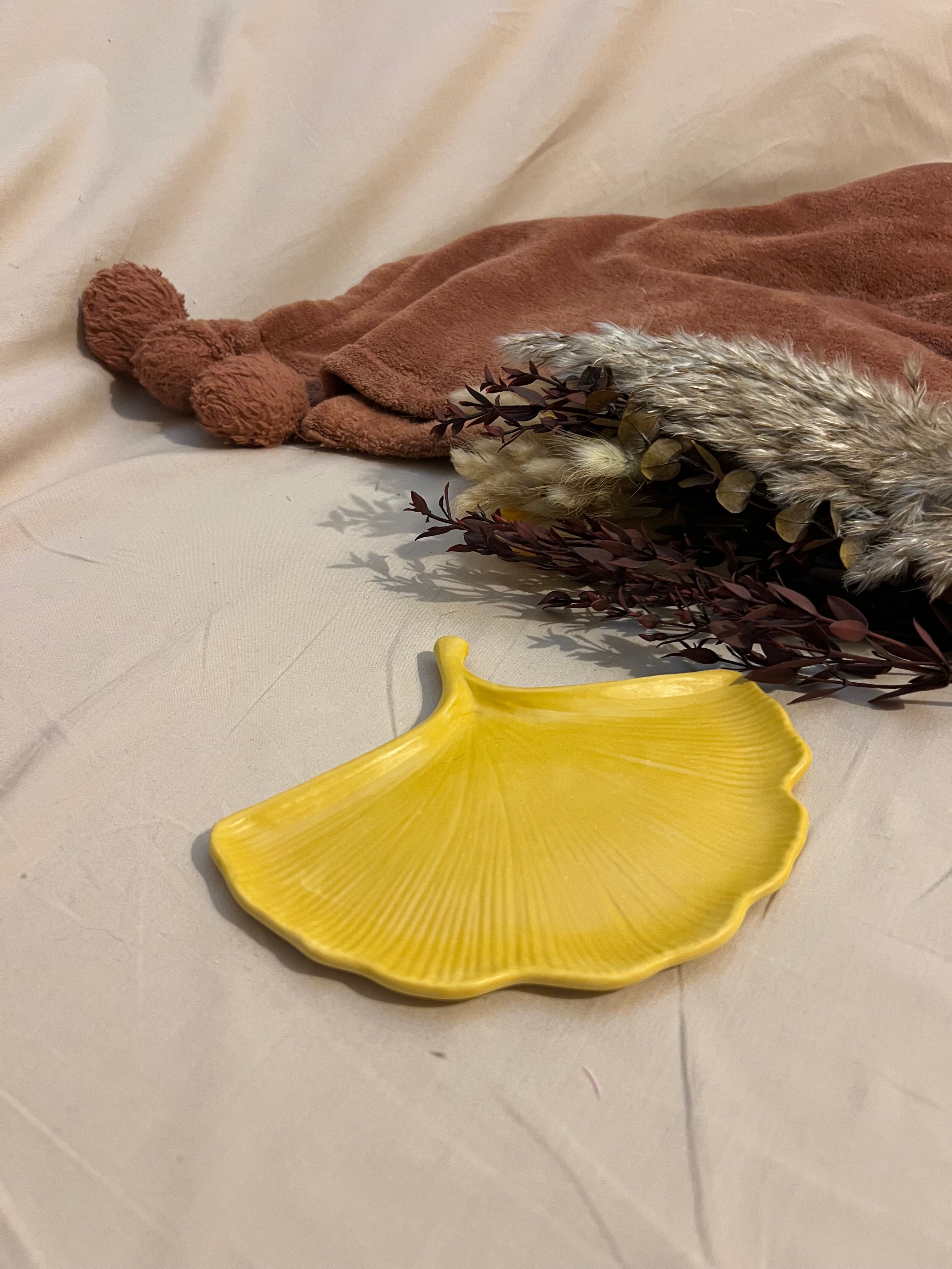 Bandejas artesanales de alabastro – Hoja de Ginkgo biloba