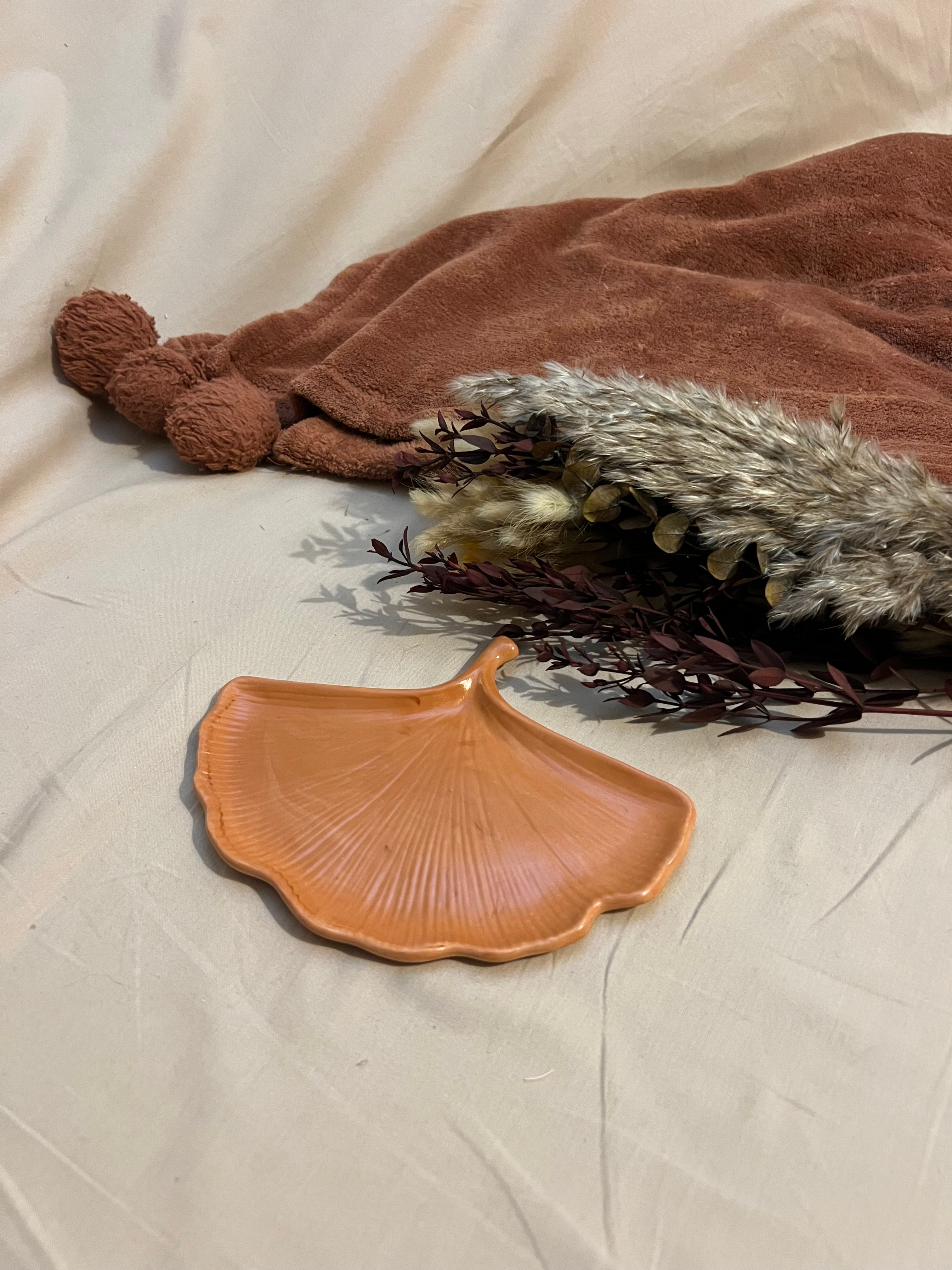 Bandejas artesanales de alabastro – Hoja de Ginkgo biloba