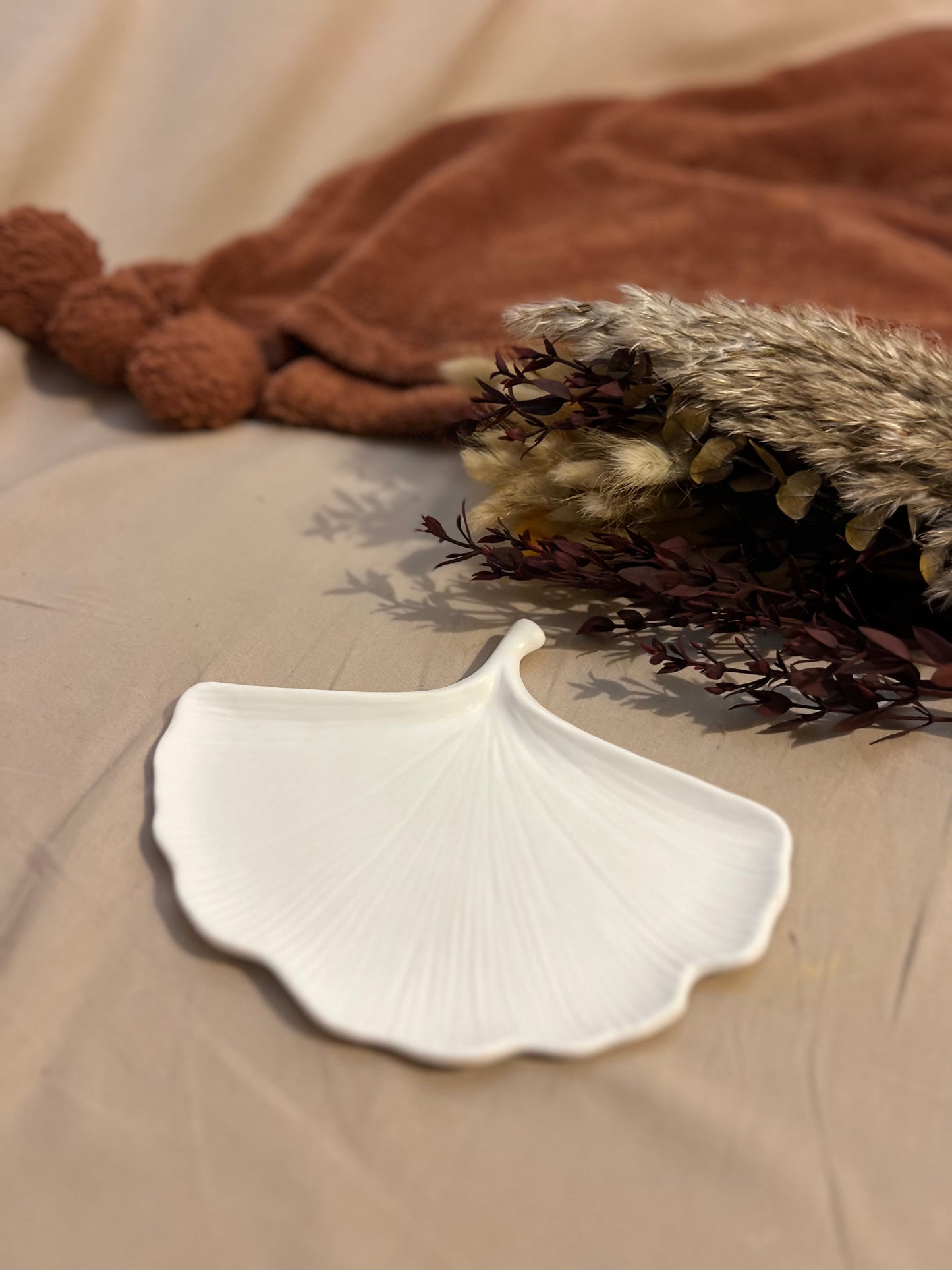 Bandejas artesanales de alabastro – Hoja de Ginkgo biloba