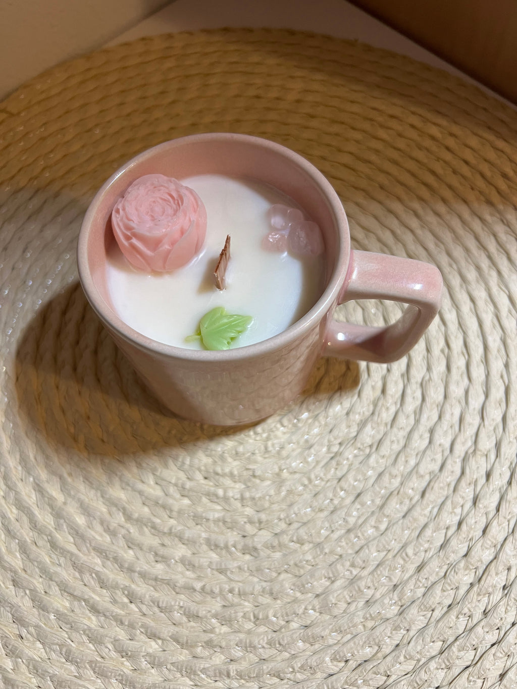 Vela Taza Higo y Flor de Loto – Cera de Soja y Mecha de Madera