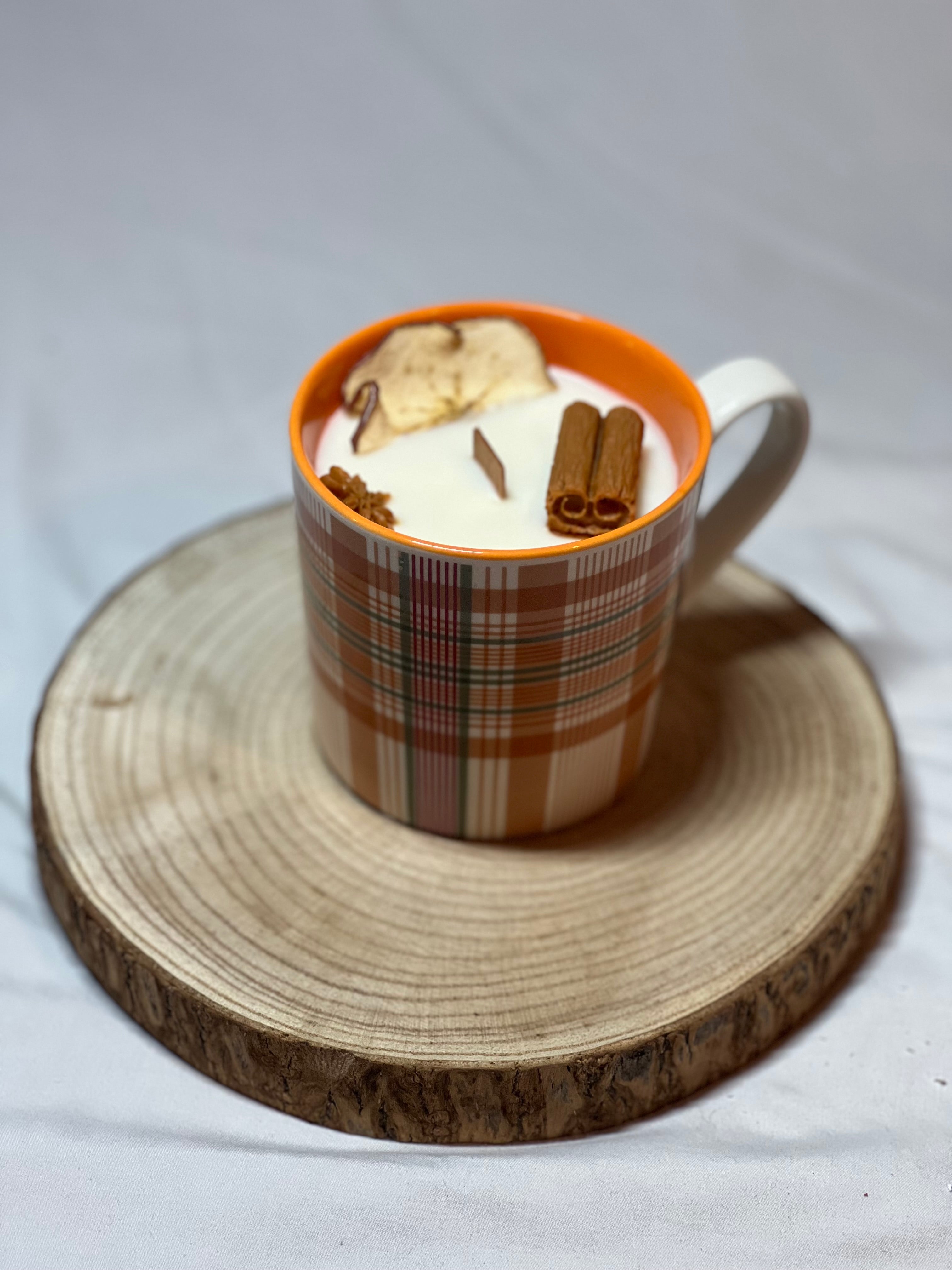 Vela Taza Manzana y Canela – Cera de Soja y Mecha de Madera
