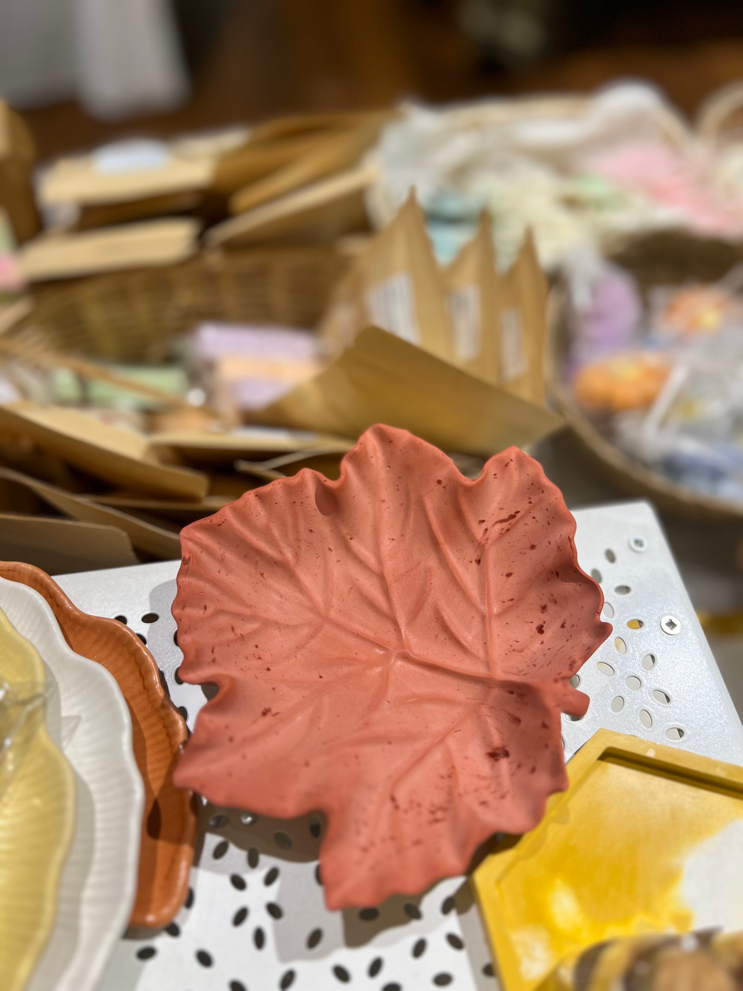 Bandeja artesanal de alabastro – Hoja de Arce