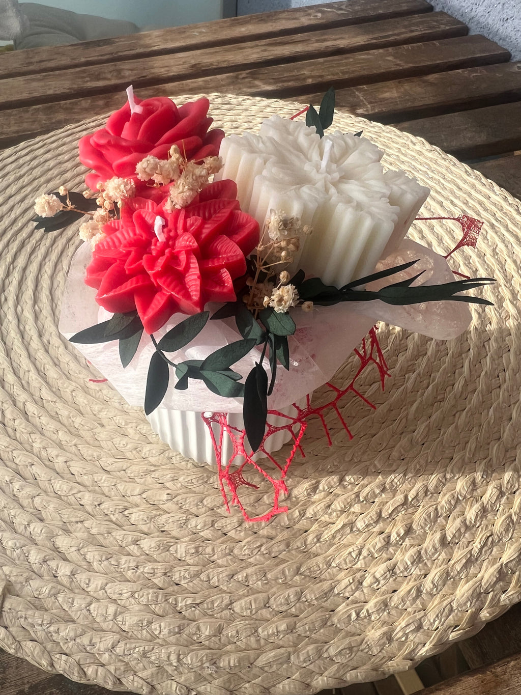 Ramo de Flor Eterna de Cera de Soja – Navideño Jarrón de Alabastro