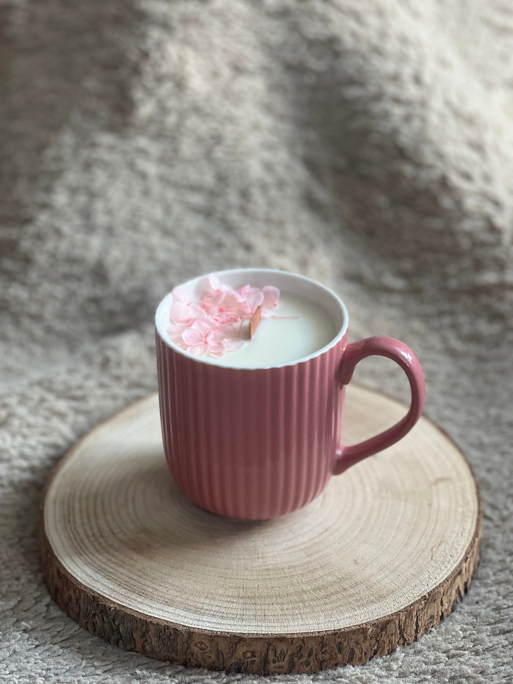 Vela Taza Peonia – Cera de Soja y Mecha de Madera