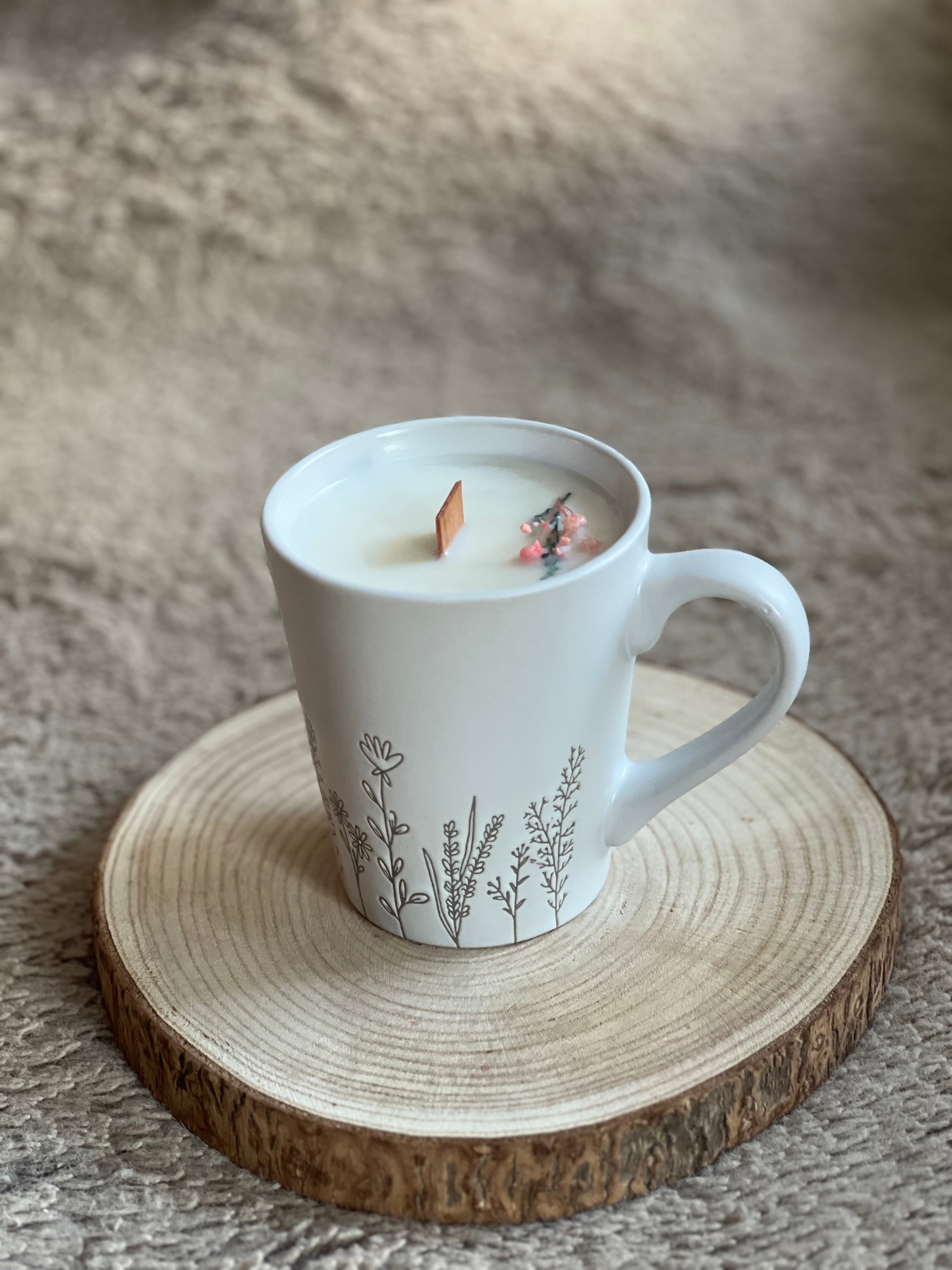 Vela en Taza Bambú y Flor de Cerezo - Cera de Soja y Mecha de Madera