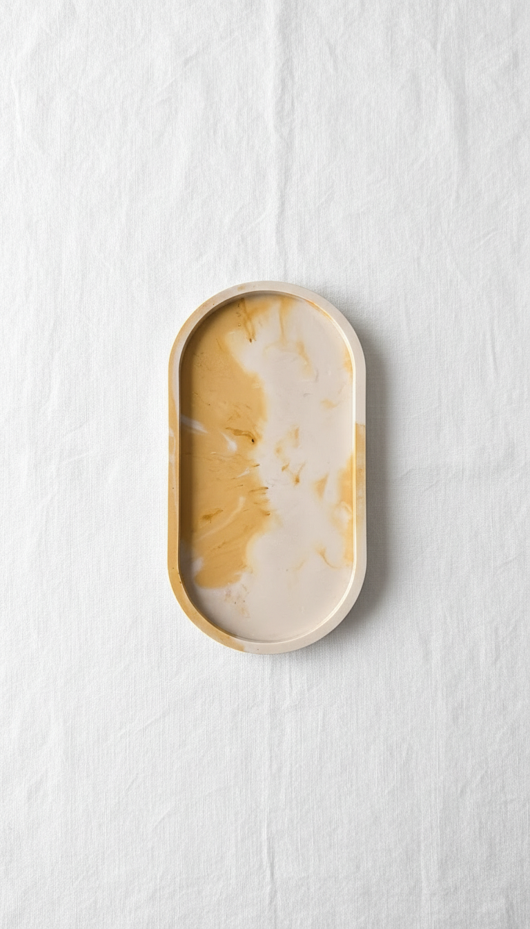 Bandeja ovalada dorada y blanca